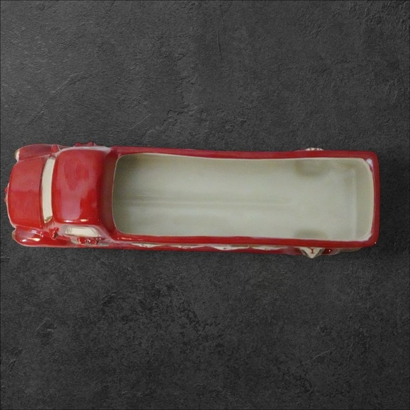 AJ SouthernCharm’s Mud Pie Ceramic Firetruck Christmas Serving Dish - Picture 4 of 4